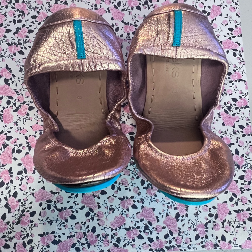 Tieks sz 8. Like new. No flaws.